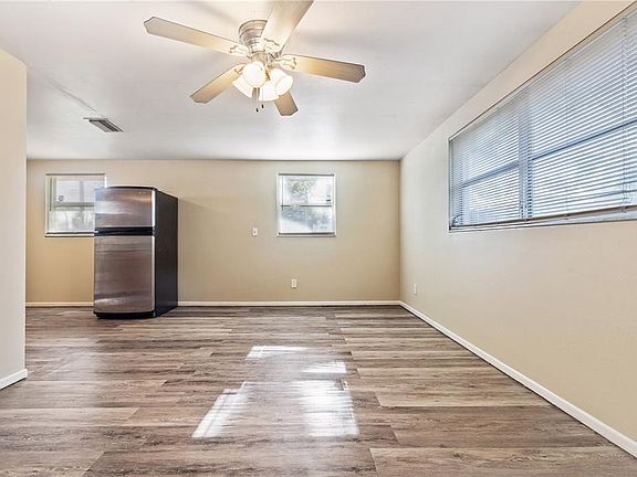 4th image of 3631 W Anderson Ave