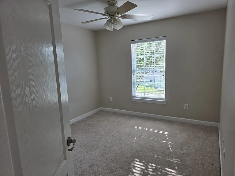 633 Menlo Park Ln — Photo 14