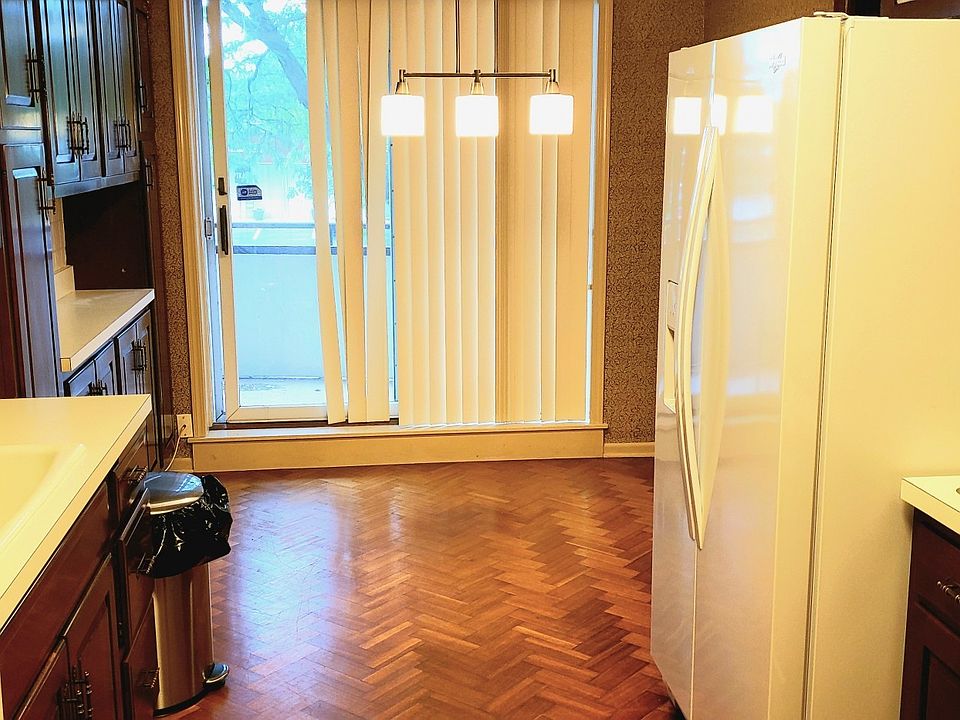 1st image of 6400 N Cicero Ave APT 211