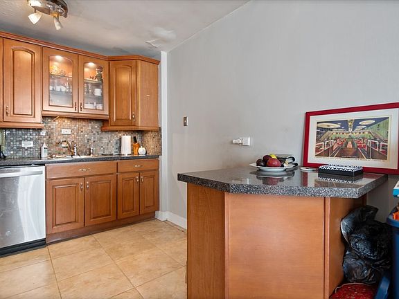 4th image of 5701 N Sheridan Rd APT 11H