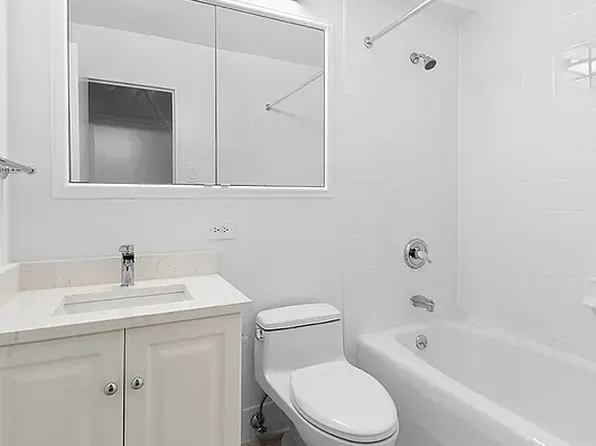 300 East 57th Street image 8 of 12