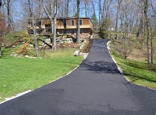 1809 Northumberland Dr, Rochester Hills, MI 48309