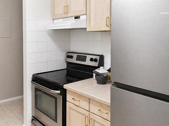 5th image of 723 S 57th Ave SW #215