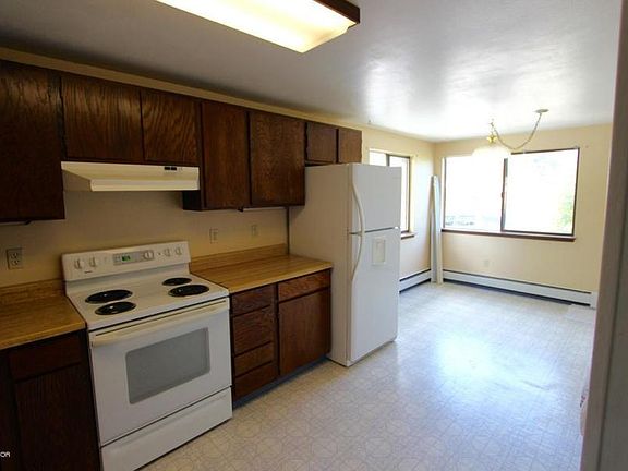 3rd image of 221 20th St