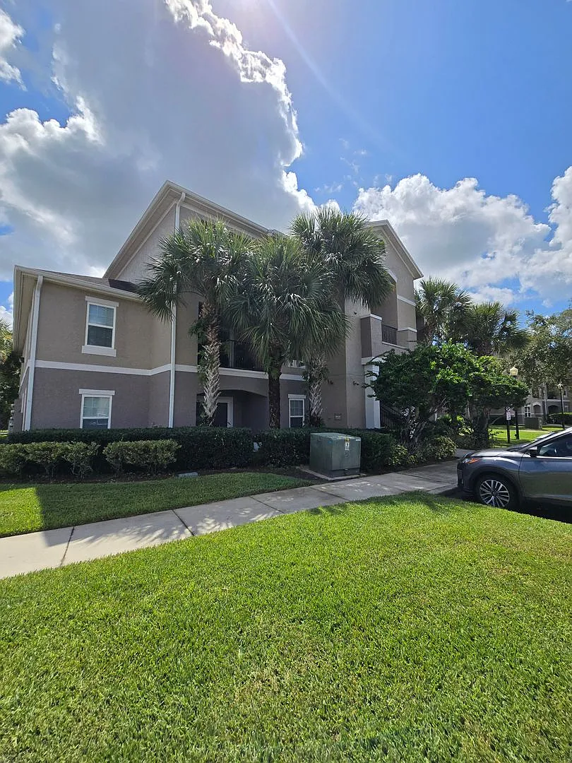 Spacious 2 Bedroom 2 Bath Condo In Courtney Landing — Photo 2