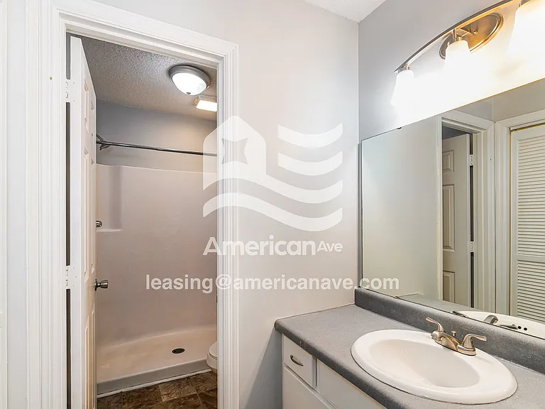 11348_008_main_bathroom_9.jpg