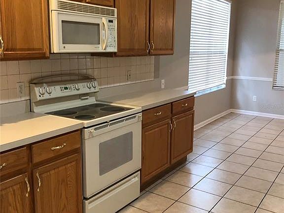 4th image of 36 Valleywood Dr