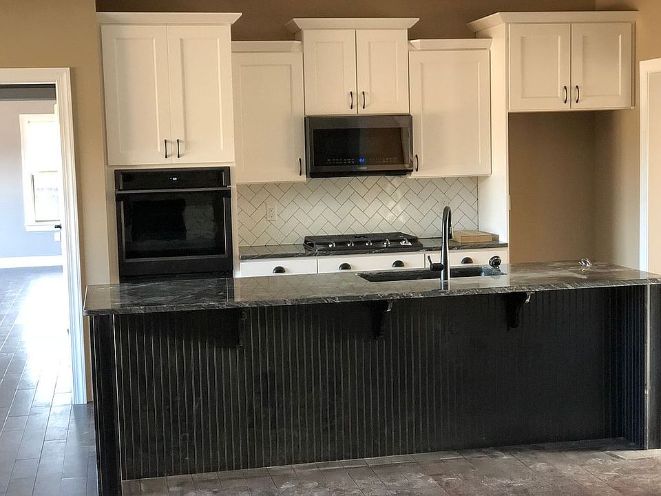 2nd image of 9 Chateau Cir