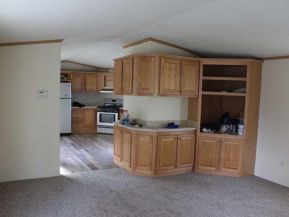5th image of 17 Tanglewood Park Dr