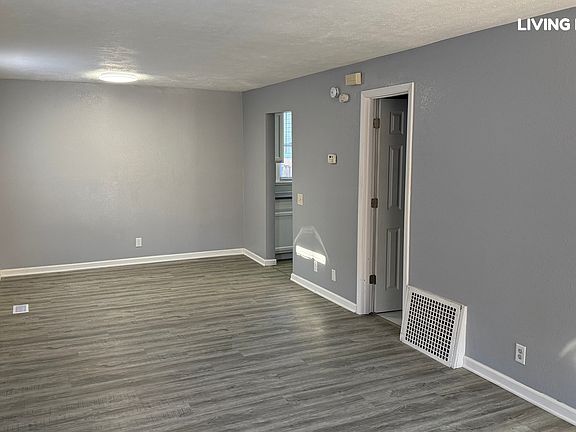 5th image of 712 Washington St