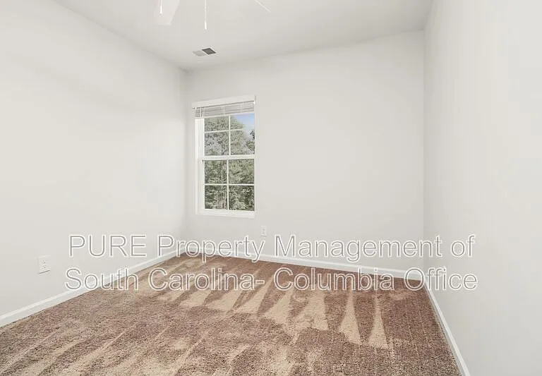 1052 Astoria Dr — Photo 6