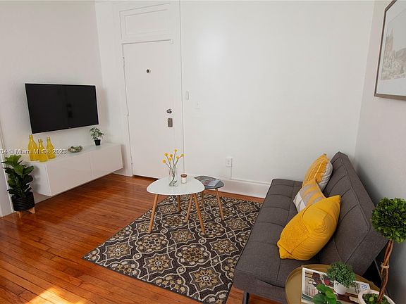 5th image of 124 Mendoza Ave #9-1
