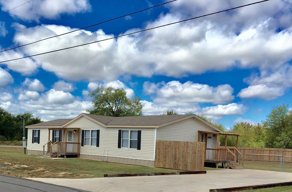 1st image of 4006 Cove Dr