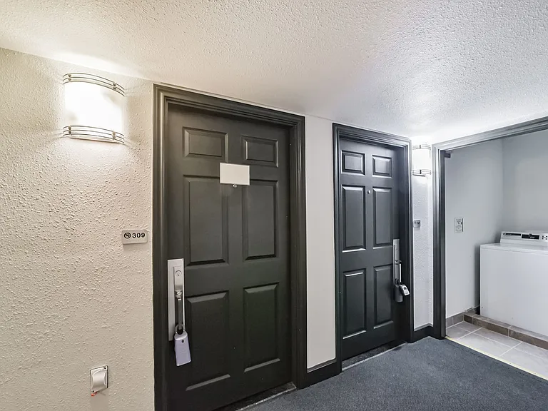 1025 Swanson St — Photo 5