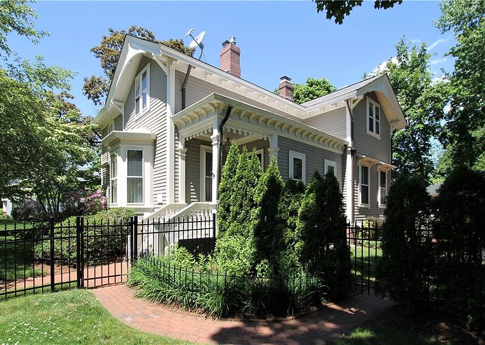 1st image of 95 Greenwood Ave E