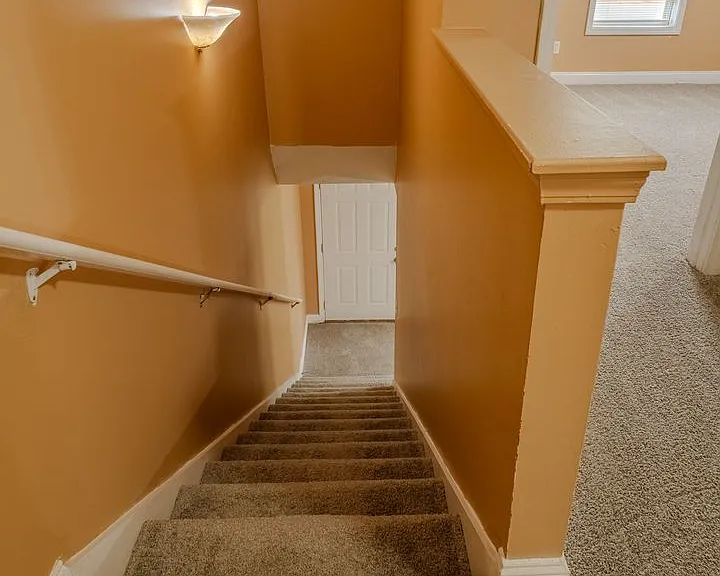 147 Westchester Cir — Photo 7