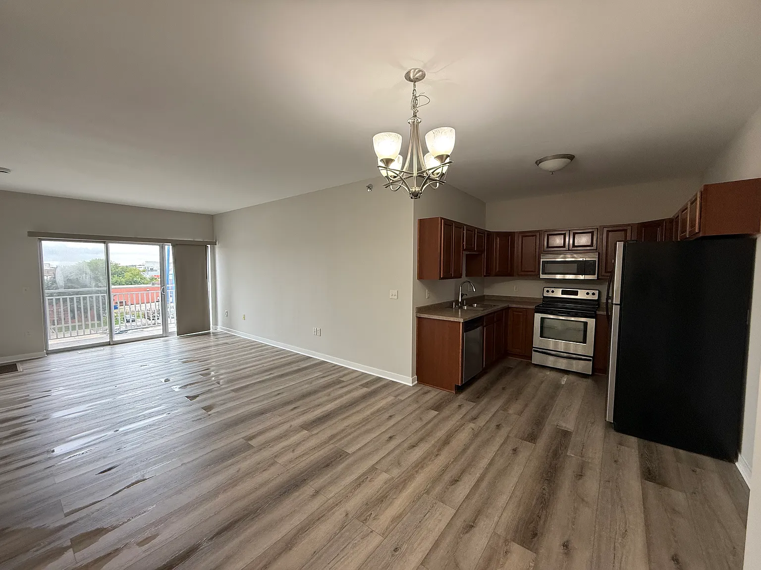 3 bed, 1620 sqft, $1,800 — Photo 2