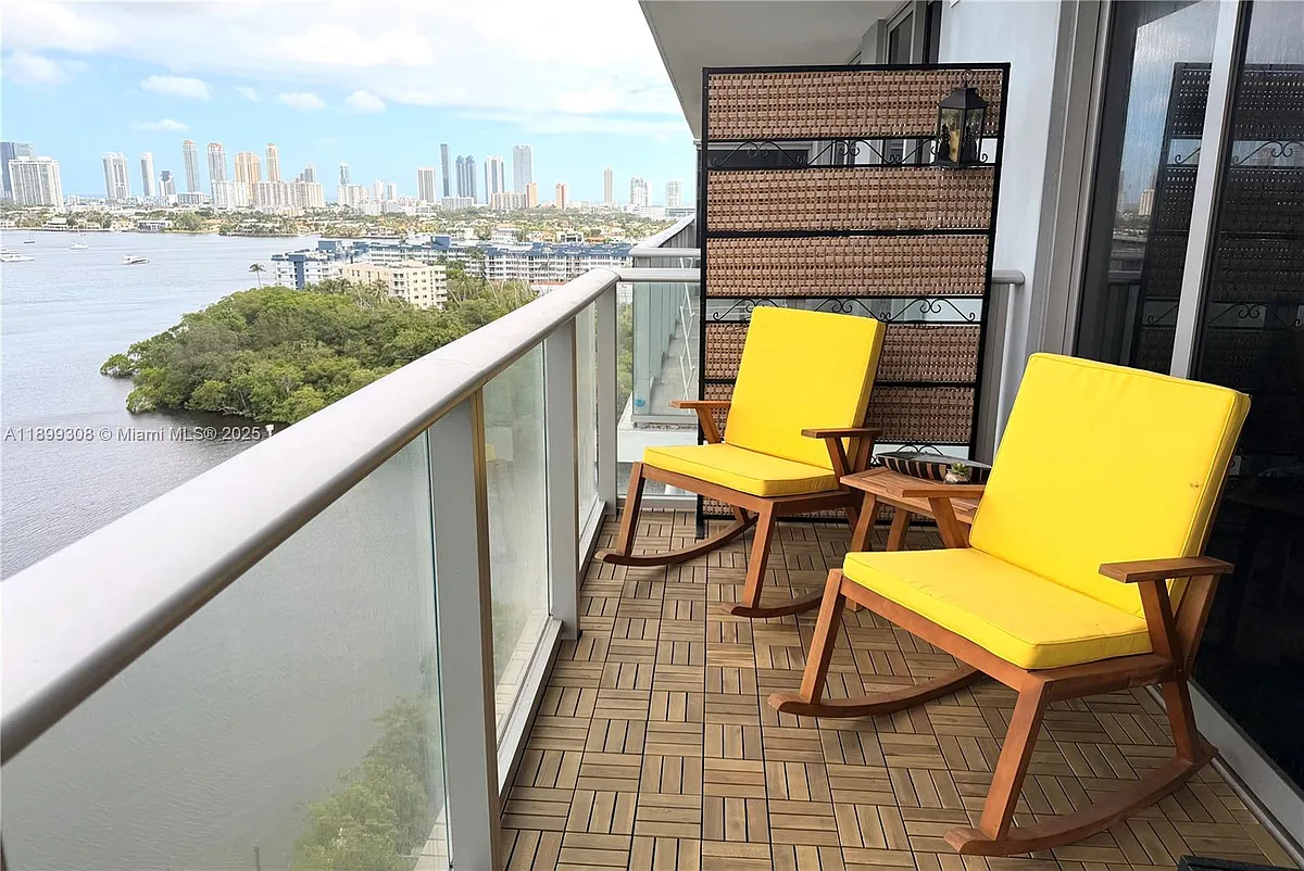 Building Photo - 16385 Biscayne Blvd #1505