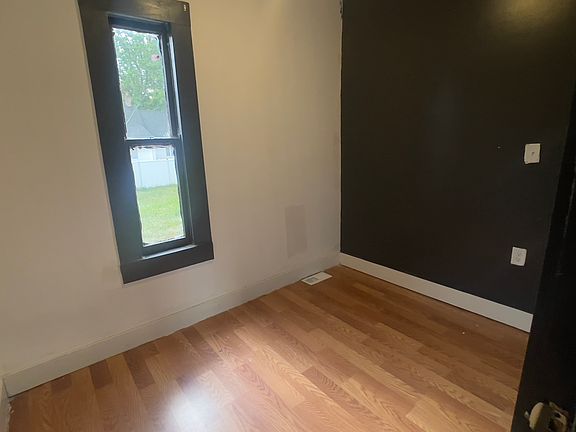 4th image of 184 Woeppel Ave