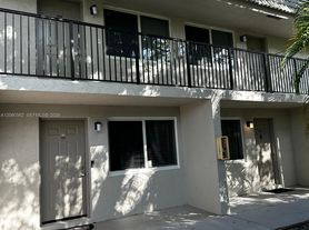 3229 NW 102nd Ter, Pompano Beach, FL