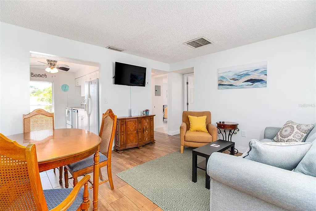 2 bed, 1.0 bath, 750 sqft, $2,000 — Photo 4