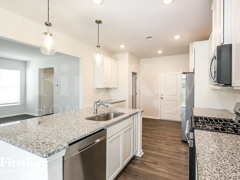 404 Stonefence Dr — Photo 9