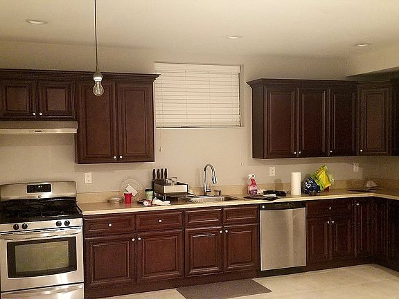 4th image of 678 Huguenot Ave #1