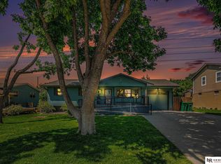 8752 S Glenview Dr, La Vista, NE 68128
