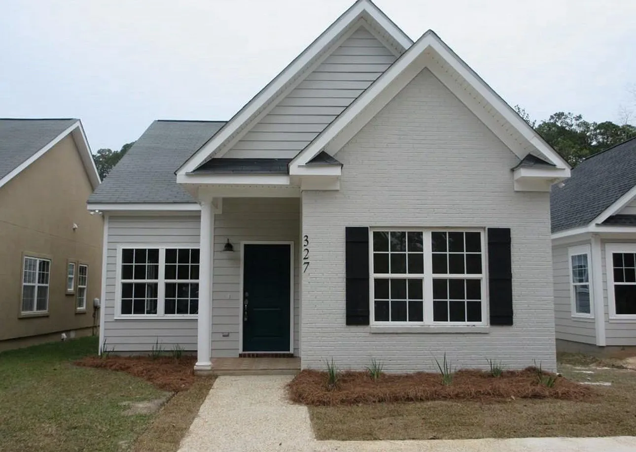 3 bed, 1162 sqft, $1,950 — Photo 1