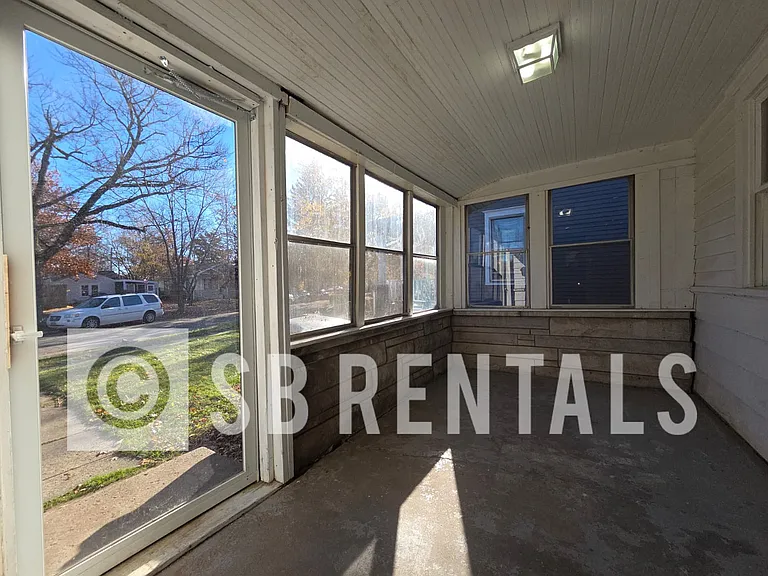 1615 Medora St — Photo 2