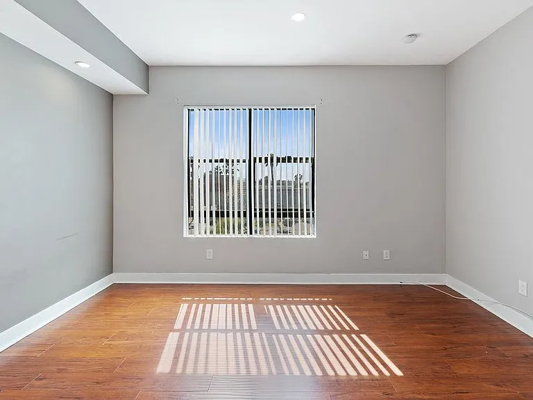 575 Elm Ave #18 — Photo 13