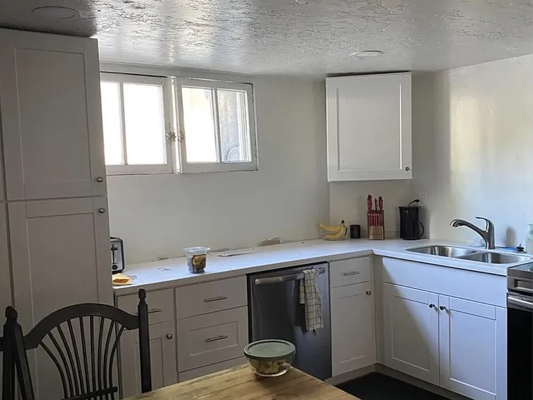 471 N 200 E — Photo 1