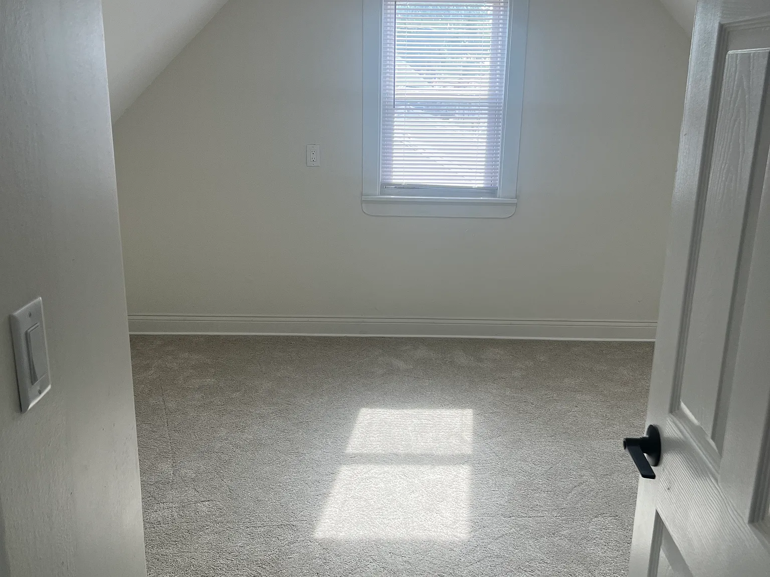 6 bed, 1400 sqft, $3,200 — Photo 4