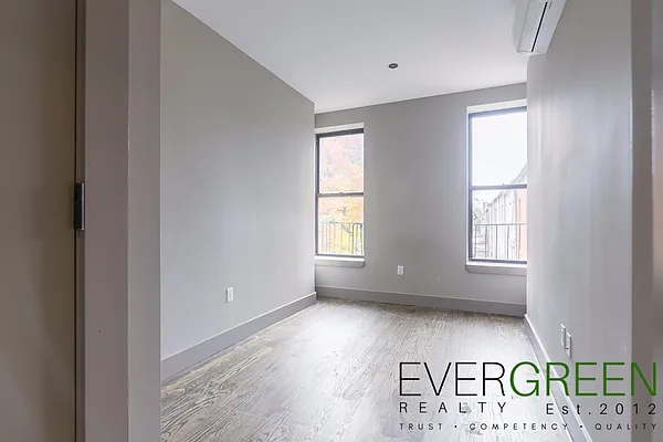 Rented by Evergreen Apartments BK | media 25