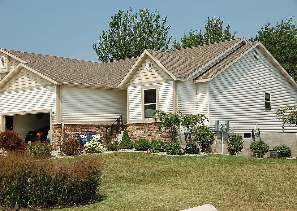 1st image of 930 N Sandalwood Cir
