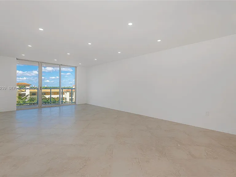 8855 Collins Ave #6E — Photo 2