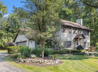 8555 Kiowa Trl, Pinckney, MI