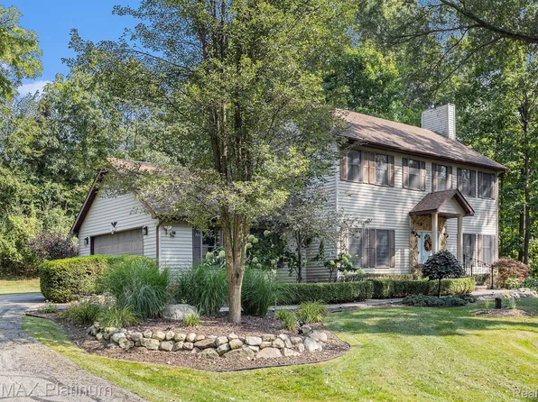 8555 Kiowa Trl, Pinckney, MI 48169