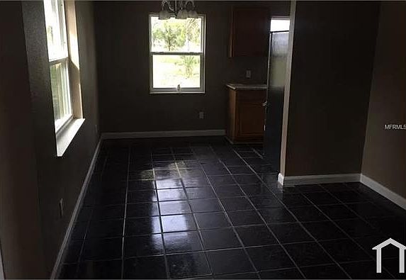 3rd image of 118 Academy Ave