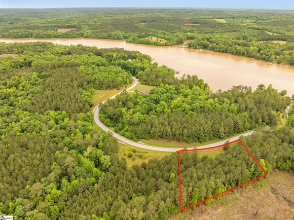 977 Eagles Harbor Dr, Hodges, SC 29653
