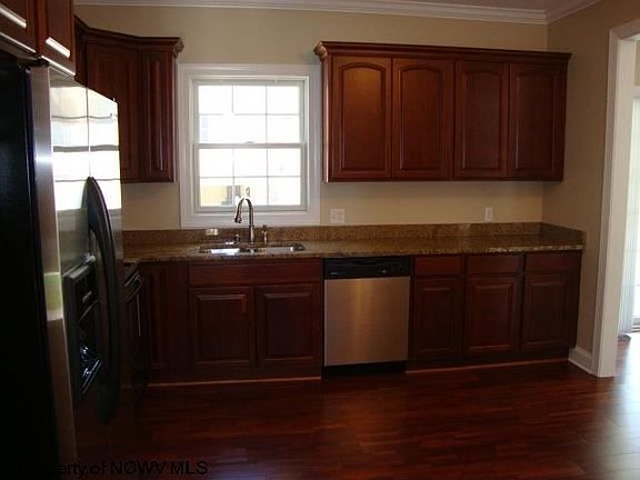 5th image of 305 Saint Andrews Dr