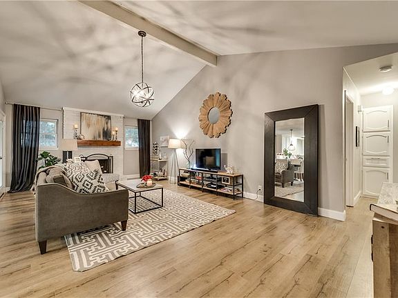 4th image of 702 Parker Dr