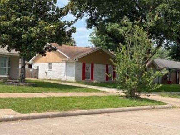 Exterior Neighborhood (street photo)