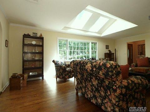 5th image of 34 Green Meadow Ln