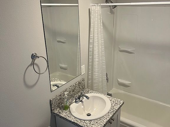 3rd image of 554 SW Jefferson Ave APT 3