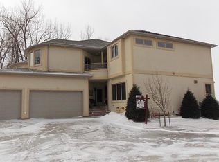 1406 Riverwood Dr, Bismarck, ND 58504