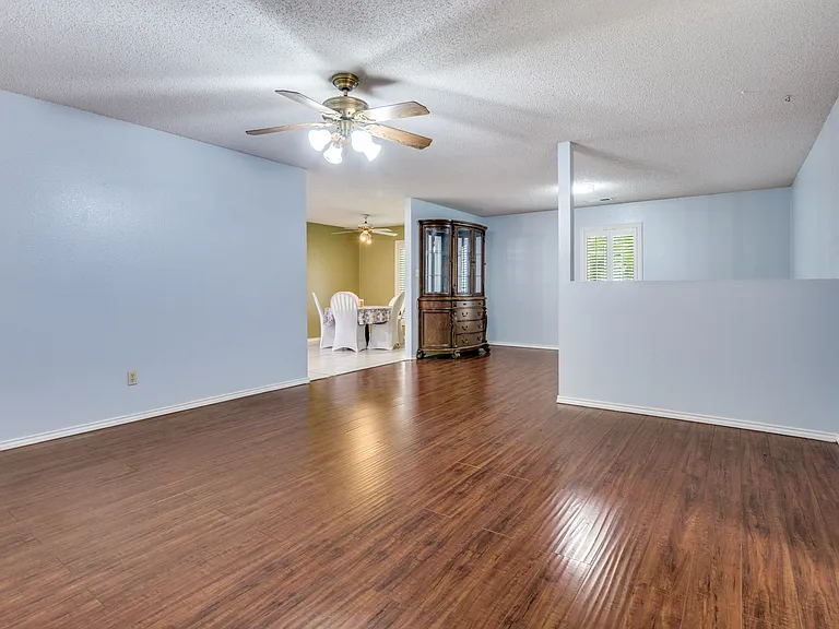 528 Lester St — Photo 15