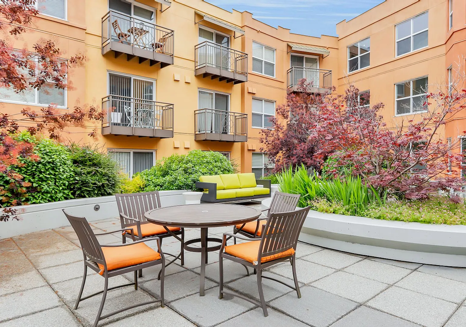 Highly Desirable 1 Bed Unit at Green Lake's Florera - An Excellent Community! — Photo 3