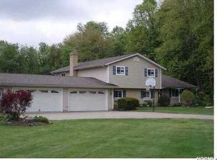 8359 Eaton Dr, Chagrin Falls, OH 44023
