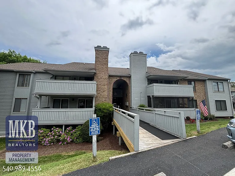 2527 Gatehouse Ln — Photo 1